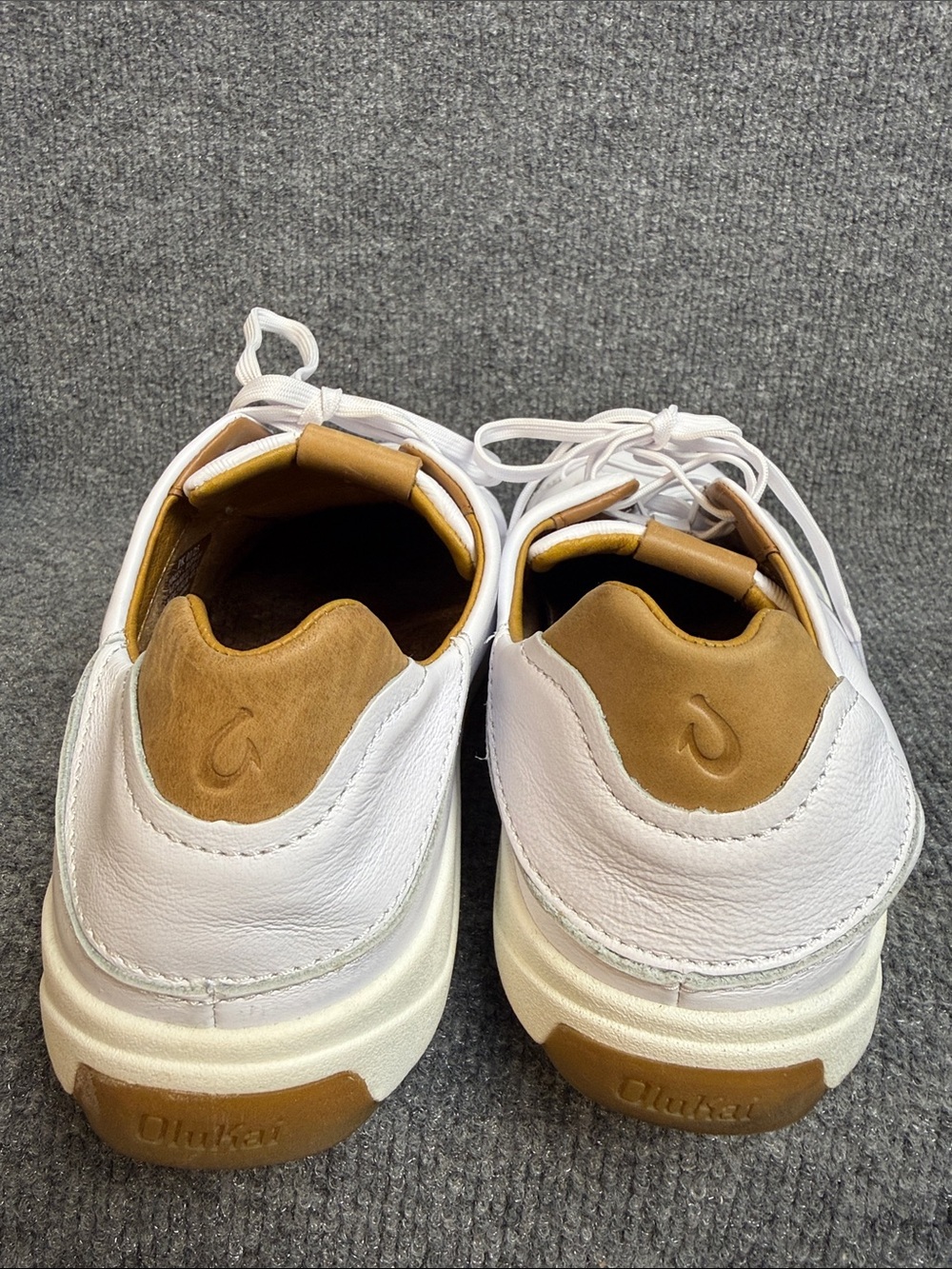 Olukai Men’s White Leather Low-Top Sneakers Size 10.5 Like New! - Picture 5 of 9